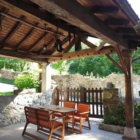 Apartamento Rurales La Caviana *